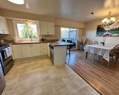 Welcome to this MOVE-IN READY home ideally located beside prestigious Gorge Vale Golf Course and 7 minutes from Downtown (blue bridge access). This wonderful split-level home is tastefully furnished and provides parking for up to 3 cars (additional street parking nearby) with full laundry access. Everything is clean, cozy, and ready for you to simply show up with your personal belongings. The r...