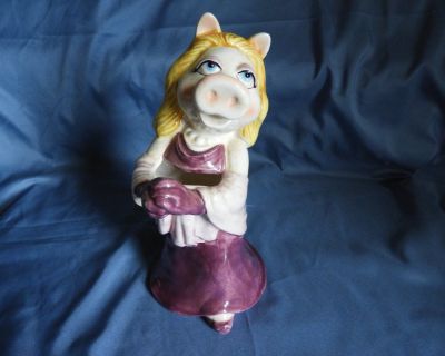 Miss Piggy Flower Vase.
Used but in good condition
Price is negotiable.