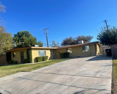 3 Bedroom 1BA 1528 ft Apartment For Rent in Lancaster, CA