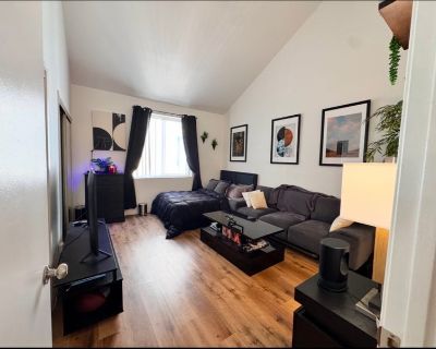 Total rooms: 2. Deposit: $0.00 * Utilities included?: Yes. Males preferred. Non-smoking. Not for couples. Age preference: 28. Furnishings: Unfurnished * Parking: Yes * Garage: Yes * Balcony/roof terrace: Yes * Disabled access: * Living room: shared * Broadband included: Yes. Availability Available Dec 01 2025 Minimum term None Maximum term None. Roommate Wanted Brentwood / Sawtelle / West LA / ...