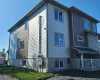 5 Bedroom 1948 ft Apartment For Rent in Sherbrooke, QC