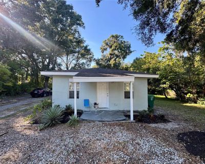 1 Bedroom 1BA 600 ft Apartment For Rent in Deland, FL