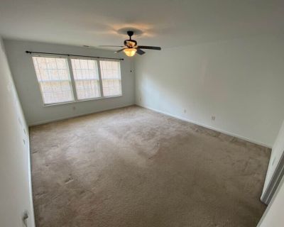 Pet friendly $695 per month room to rent in Rocky Knoll