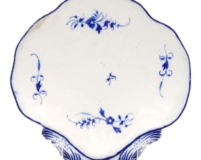 Chantilly Porcelain French Shell Shaped Dish, Circa 1770