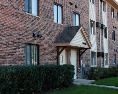 2 Bedroom 1BA 948 ft Condo For Sale in Vernon Hills, IL