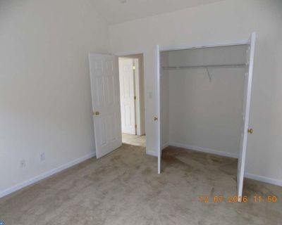 3bd town house with 2full bath.  (Has a House). Room in the 1 Bedroom 1BA House For Rent