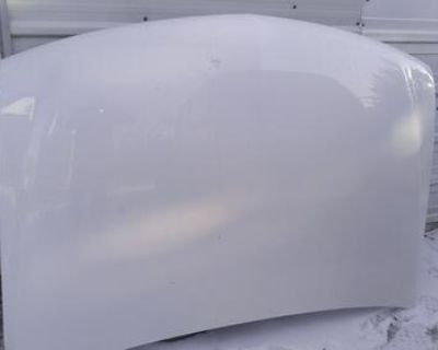 1999-2002 Chevy truck and 99-05 Tahoe hood. Hood is in great shape. No dents. Pa