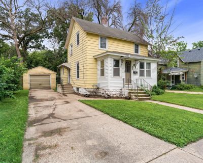 3 Bedroom 1BA 1224 ft Single Family House For Sale in Austin, MN