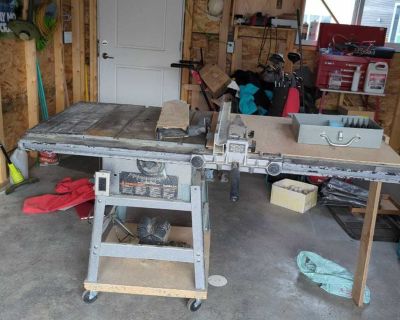 Delta table saw with unifence