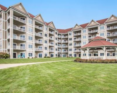 2 Bedroom 2BA 1294 ft Condo For Sale in Ludington, MI