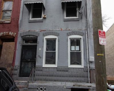 4 Bedroom 1BA 1558 ft Townhouse For Sale in Philadelphia, PA