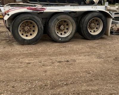 Triple axle trailer axle set. Air ride with good brakes