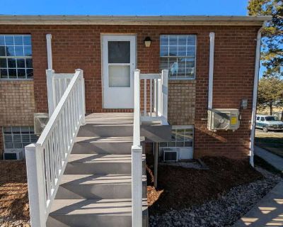 1 Bedroom 1BA 400 ft Apartment For Rent in Harrisonburg, VA