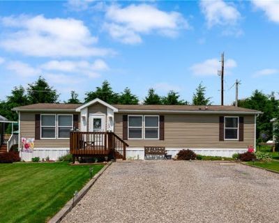 3 Bedroom 2BA Mobile Home For Sale in BUTLER, PA