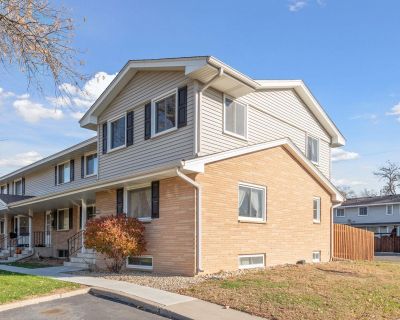 3 Bedroom 1BA 1320 ft Townhouse For Sale in Bloomington, MN
