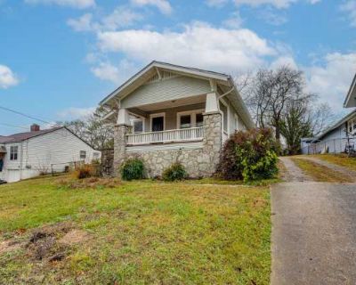 2 Bedroom 1BA 1096 ft Pet-Friendly Apartment For Rent in Chattanooga, TN