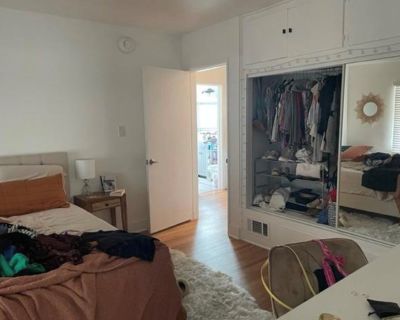 Minimum stay: 1 month. Deposit: 500. Bills included. Age preference: 18 - 38. Available for students. We don't just rent apartments. From the moment you walk through the front door you'll feel the comfort and security that makes our residents happy to call us home. Cutting edge amenities, meticulously-groomed grounds. Convenient shopping, award-winning schools, local museums and parks are all c...