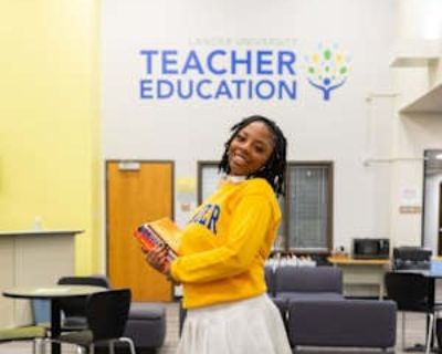 Sydney Robinson, 25 years, F. Looking in: Greenville, Greenville County, SC