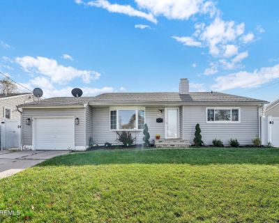 3 Bedroom 1BA 1508 ft Single Family House For Sale in Colonia, NJ