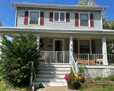 1 Bedroom 2.5BA 1300 ft Furnished Apartment For Rent in Morris Plains, NJ