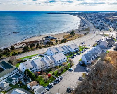 3 Bedroom 2BA 1929 ft Condo For Sale in Hampton, NH
