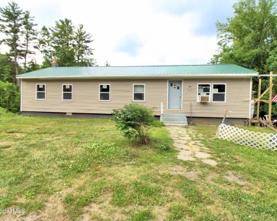 4 Bedroom 2BA 1680 ft Single Family House For Sale in Amsterdam, NY