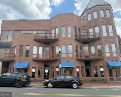 8273 ft Commercial Property For Rent in Herndon, VA