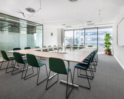 Fully serviced open plan office space for you and your team in S Main Street