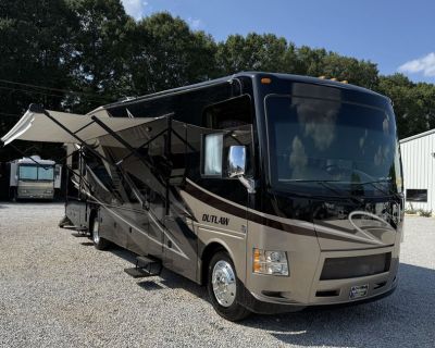 2015 Thor Motor Coach Outlaw 37LS