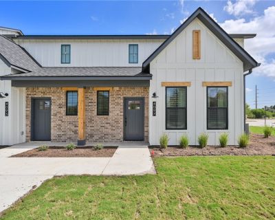 3 Bedroom 3BA 1572 ft Townhouse For Sale in College Station, TX