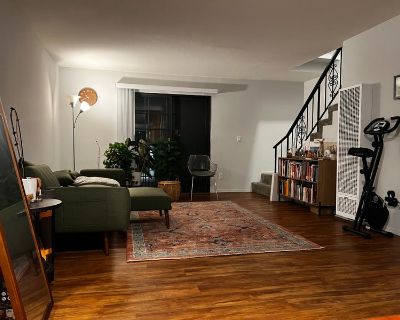 Total rooms: 2. Deposit: $750.00 * Utilities included?: No * Fees apply?: No. No preference. Non-smoking. Not for couples. Furnishings: Unfurnished * Parking: Yes * Living room: No * Broadband included: No. Availability Available Dec 01 2025 Minimum term None Maximum term None. Looking for a new female roommate to replace my current one, who s moving out on December 1st, and share a beautiful m...