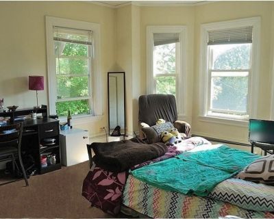 Minimum stay: 5 months. Deposit: 715. Bills included. Age preference: 22 - 50. Available for students. Large Sunny Room Available Jan 14 Or Later For Female Roommate (Watertown) This is a really nice place, located on a quiet, tree-lined street. Ideal for a quiet, considerate female roommate. The layout is spacious with a large living room, dining room, kitchen, pantry and storage area. The pla...