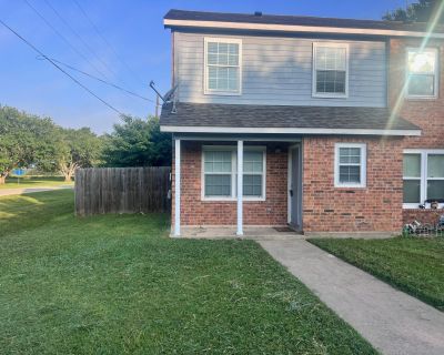 3 Bedroom 2BA 2408 ft² Home For Rent in Smithville, TX