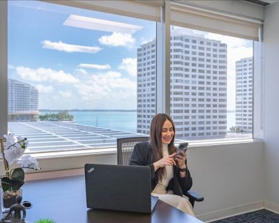 Class A Office Space in the SunTrust Building @ 777 Brickell Ave