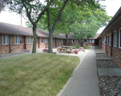 Security deposit: $700.00 * Fees apply?: No. References are not required. Non-smoking. Furnishings: Furnished * Disabled access: * Living room: shared. $700 monthly (whole property). Beautiful fully updated one story one brmbath apartment homes with private entrances all on on level. Newer carpet, updated kitchen and bath. Convenient South Toledo location across from Amazon facility and all con...