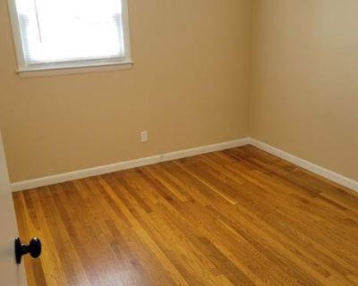 Available on: now. Unfurnished. Parking available * Internet included * Students welcome * 40+ years welcome. Single story ranch style home in Garden Springs (near Harrodsburg Rd). The house is clean and in a quiet neighborhood. Parking on street.. Rent $650 per month Bills Included Security deposit $100 Property type House Room furnishing Unfurnished Preferred gender Males Available on Now. I ...