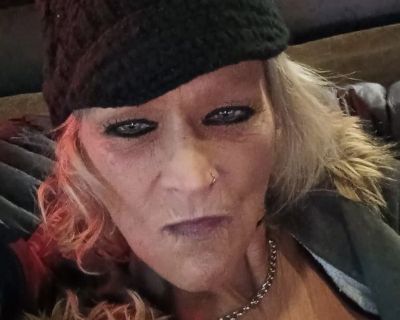 I'm single , outgoing, have disabilities from accident, have in home help, weekly, love outdoors, woodworking art, rock hunting, my fish are my hobby, down yo earth laid back, drink socially, go up to walker regularly with my dad. Very close to my dad. I'm on ssi and I. 2 Bedroom. 1 Bathroom