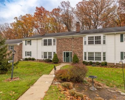 2 Bedroom 1BA 1074 ft Condo For Sale in Brecksville, OH