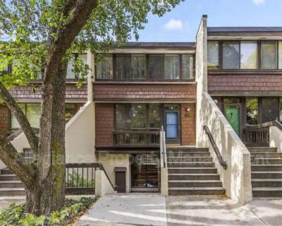 2216 S. Quincy St. Trendy yet elegant, Arlington is an exciting beauty in all four seasons. Patio / balcony Pet friendly Recently renovated Pool Dog park Air conditioning Unit Amenities air conditioning patio / balcony recently renovated Property Amenities cats allowed dogs allowed pet friendly concierge dog park pool. Pets allowed. 3 Bedroom. 3 Bathroom. 1418 ft