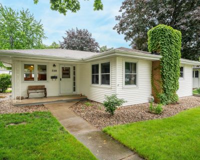 3 Bedroom 2BA 1284 ft Single Family House For Sale in Little Chute, WI