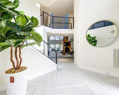 12406 Lake Shore Drive. LAKEFRONT PROPERTY.... Custom Luxury Home located on Lake Conroe, In the Walden Community. Perfect distance from Margaritalville, the Walden Golf Course, Yacht Club and Marina. Here you have a 5 bedroom, 4 1/2 bath that can suit your family needs. The kitchen is equipped with stainless appliances, luxury waterfall quartz island, soft closed cabinets, and walk in pantry. ...