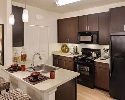 2 Bedroom 2BA 987 ft Furnished Pet-Friendly Apartment For Rent in Bloomingdale, NJ