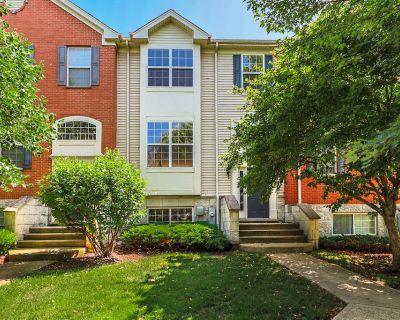 3 Bedroom 2BA 2104 ft Condo For Sale in Aurora, IL