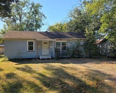 3 Bedroom 1BA House For Sale in Rosenberg, TX