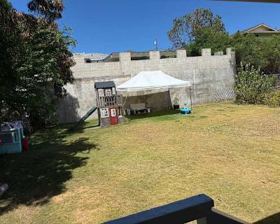 Available on: now. Furnished. Parking available * Internet included * Children friendly * Students welcome * 40+ years welcome. Experience tranquil living in our gorgeous master bedroom with a private bathroom, available for rent in the highly sought-after Enchanted Lakes neighborhood of Kailua. At just $2000 per month, this serene space is perfect for responsible, clean, and working profession...