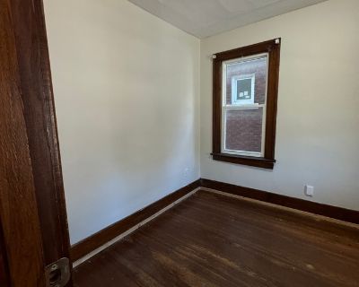 5 Bedroom 2BA Pet-Friendly Single-family home For Rent in Windsor, ON