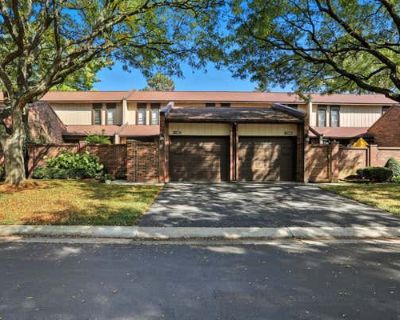 2 Bedroom 3BA 1700 ft Condominium For Sale in TROY, MI