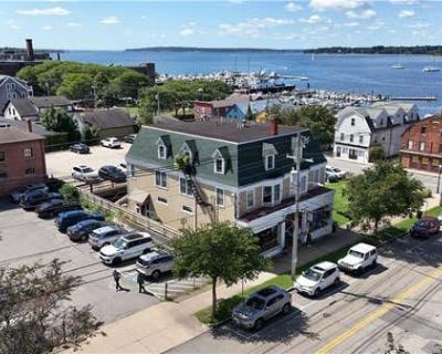 2 Bedroom 1BA 1000 ft Condominium For Sale in BRISTOL, RI