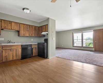 2 Bedroom 1BA 936 ft Condo For Sale in Germantown, WI