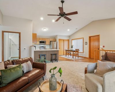 3 Bedroom 2BA 1515 ft Condo For Sale in Johnson Creek, WI